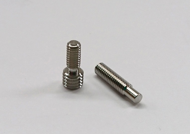 Adapter gwintowany męski M4 do M6, kompatybilny z próżnią — zdjęcie produktu, nr katalogowy VCHS-M6-M4-9