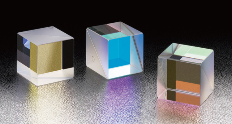 Sześcian półprzezroczysty dielektryczny 10mm, powłoka AR 750-850nm (CSMH-10-800)