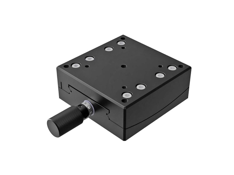 Goniometr 60X60mm, mosiężny z rowkiem V, 1-osiowy, +/-4.5°, wysokość osi 100mm, przekładnia ślimakowa, gwint M4 — zdjęcie produktu, nr katalogowy GOHB-60A100R