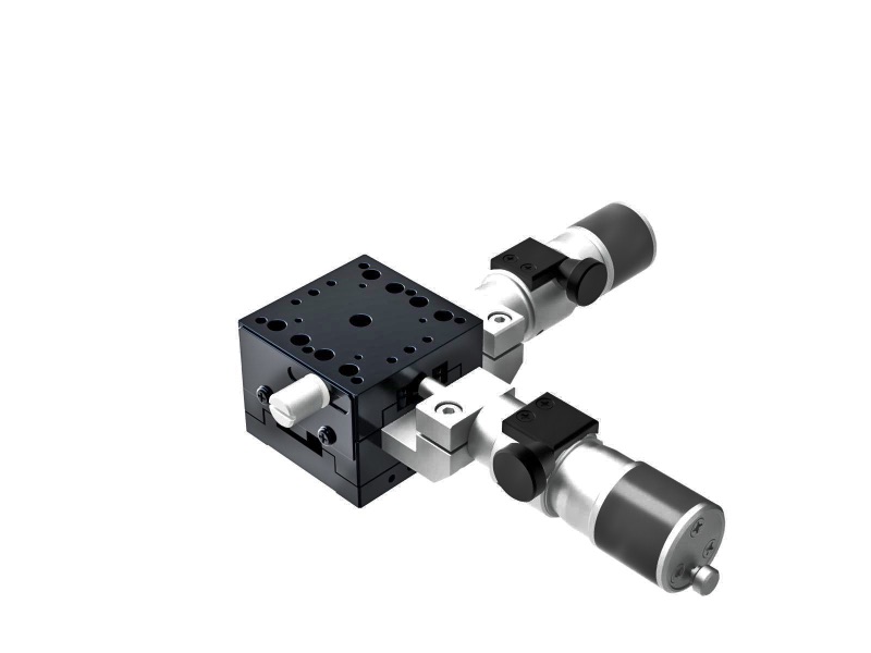 Łożysko krzyżowo-rolkowe 40X40mm, aluminiowe, stolik XY, mikrometr centralny sub-mikronowy z śrubą zębatą, +/-6.5mm, gwinty 6-32 — zdjęcie produktu, nr katalogowy TAM-402CWPUU