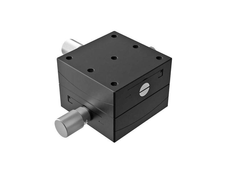 Goniometr 65X65mm, mosiężny wpust, 2-osiowy, +/-15°, wysokość osi 76mm, praworęczny, przekładnia ślimakowa, gwint M6 — zdjęcie produktu, nr katalogowy GOH-65B76R-M6