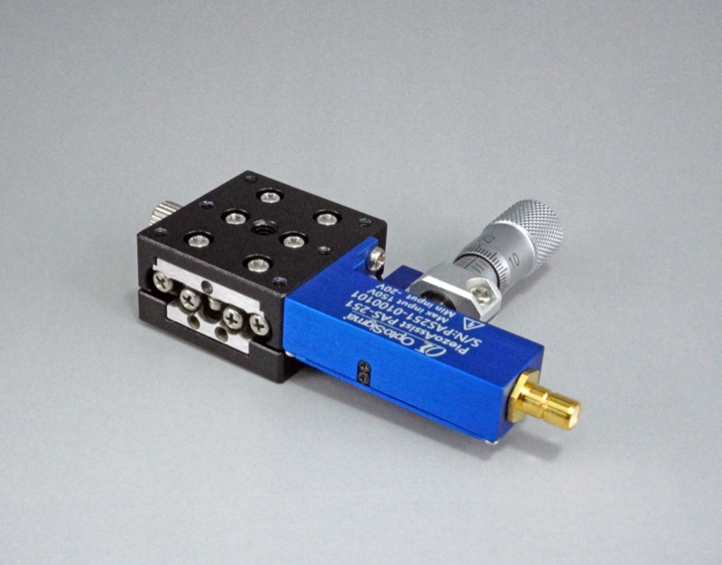 Stolik X o wymiarach 25X25mm z asystą piezoelektryczną, lewy regulator, +/-3mm, gwinty M2 — zdjęcie produktu, nr katalogowy TADC-251SPA
