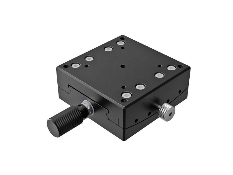 Goniometr 60X60mm, mosiężny z rowkiem V, 1-osiowy, +/-4.5°, wysokość osi 100mm, praworęczny, przekładnia ślimakowa, gwint M4 — zdjęcie produktu, nr katalogowy GOHB-60A100