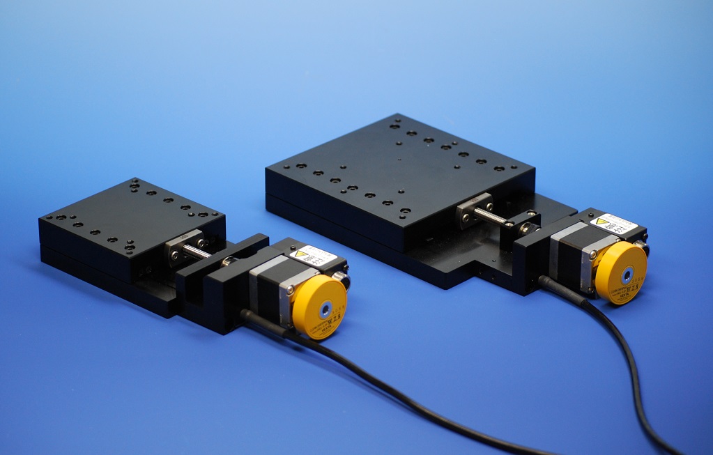 Stolik silnikowy X z zakresem 50mm, rozdzielczość 5nm, 120x120mm, gwint M4 — zdjęcie produktu, nr katalogowy FS-1050SPX