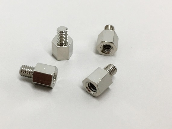 Adaptery gwintowe do pręta klatki (#4-40 gwint wewnętrzny i M3 gwint zewnętrzny) — zdjęcie produktu, nr katalogowy CU-019