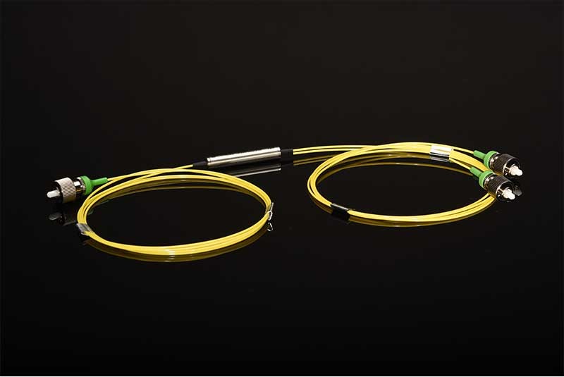 Inline'owy splitter światłowodowy typu polaryzacyjnego, światłowód SM, 1550 nm — zdjęcie produktu, nr katalogowy FS-P-FCA-SS-1550-1