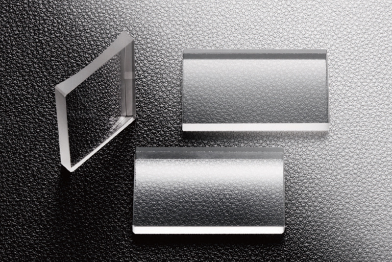 Soczewka cylindryczna płasko-wklęsła (krzemionka syntetyczna) 20×20mm, ogniskowa −80mm — zdjęcie produktu, nr katalogowy CLSQ-2020-80N