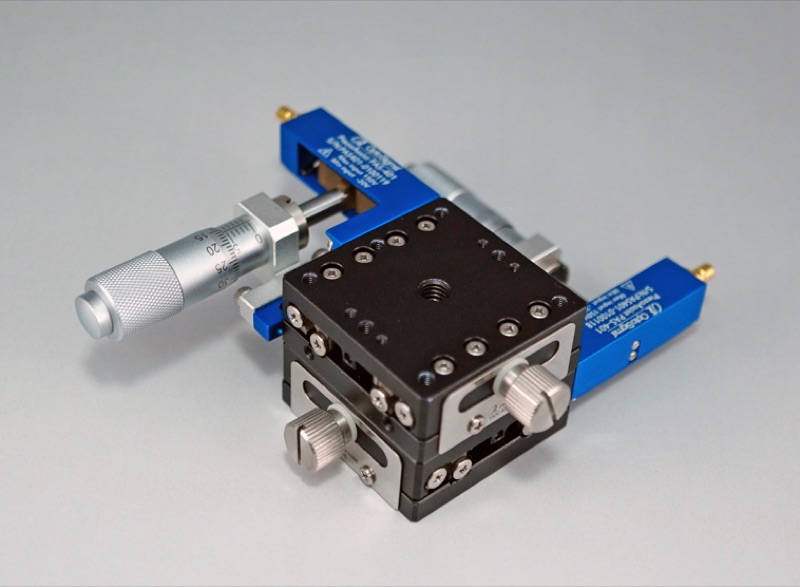 Stolik XY z asystencją piezoelektryczną 40X40mm, +/-6.5mm, gwinty M3 — zdjęcie produktu, nr katalogowy TADC-402WSPA