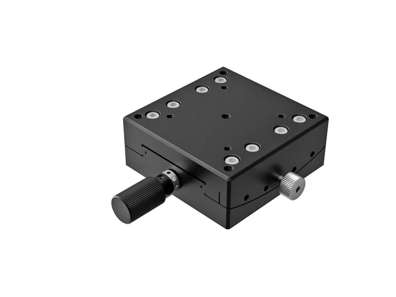 Goniometr 60X60mm, mosiężny z rowkiem V, 1-osiowy, +/-6°, wysokość osi 75mm, praworęczny, przekładnia ślimakowa, gwint M4 — zdjęcie produktu, nr katalogowy GOHB-60A75