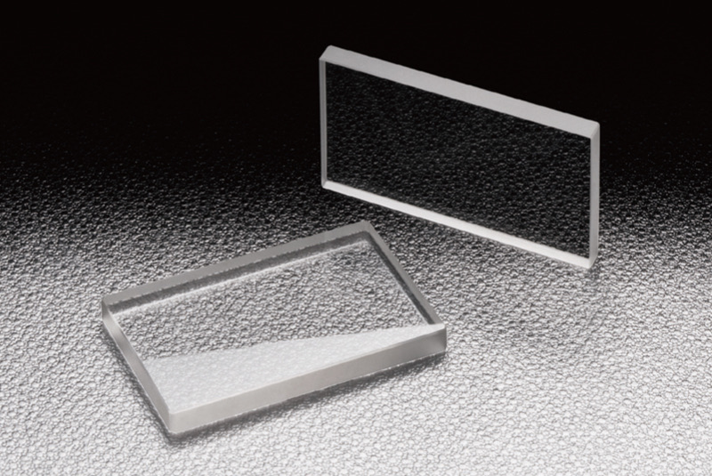 Soczewka cylindryczna płasko-wypukła (BK7) 20×30mm, ogniskowa 500mm, 400 - 700nm — zdjęcie produktu, nr katalogowy CLB-2030-500PM
