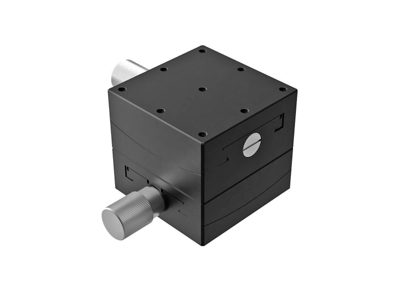 Goniometr 60X60mm, mosiężny wpust, 2-osiowy, +/-15°, wysokość osi 84mm, praworęczny, przekładnia ślimakowa, gwint M4 — zdjęcie produktu, nr katalogowy GOH-60B84R