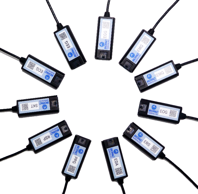 Rodzina modułów BIOPAC Smart Amplifier 100D — poglądowe zdjęcie całej linii (EEG100D to jeden z modułów w tej rodzinie)